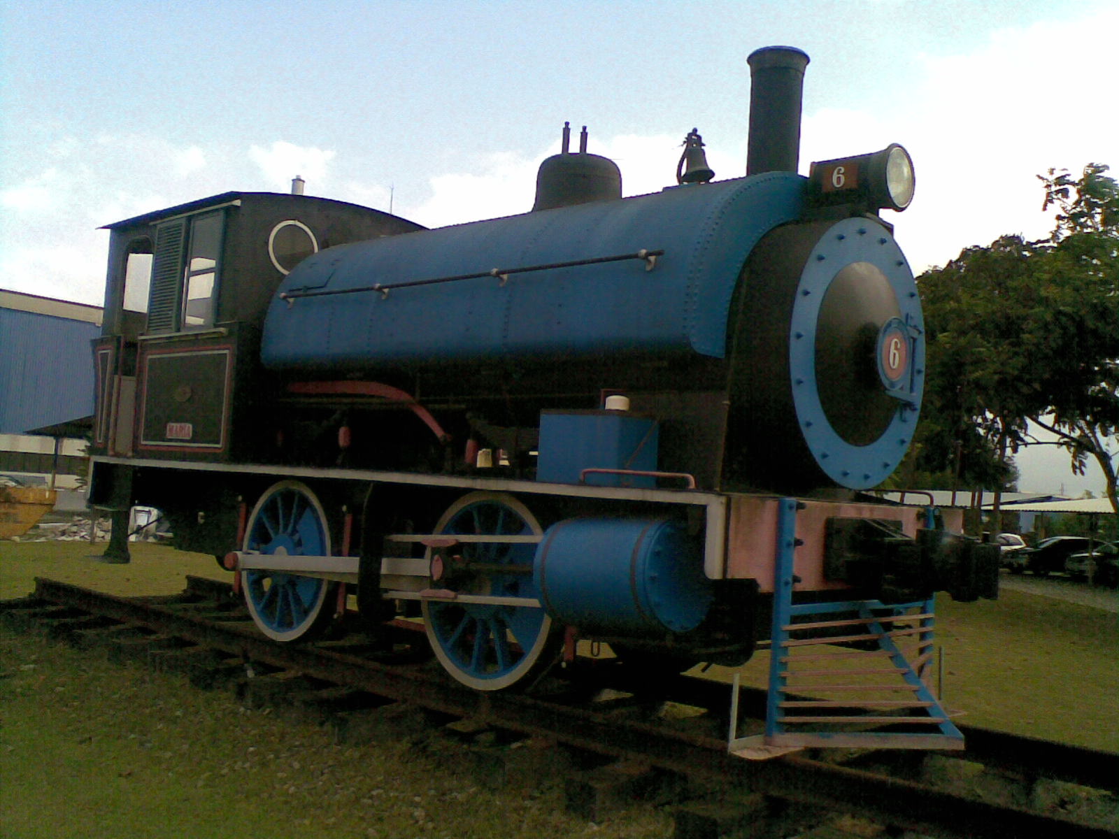Loco_06_SPR_INAL_PRADA.jpg
